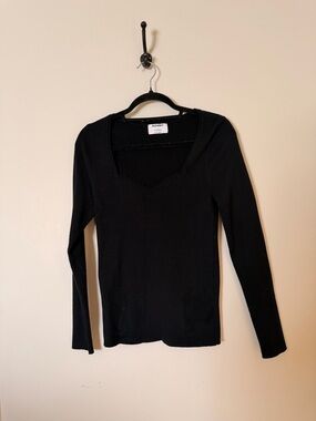 Old Navy Black Long Sleeve V-Neck Ribbed Tee